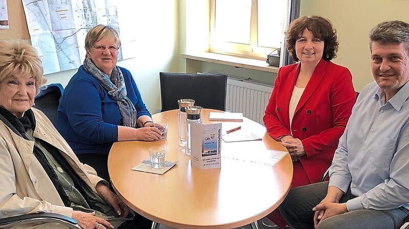 SPD-Landtagsabgeordnete Ruth Müller informierte sich über die Arbeit der Nachbarschaftshilfe Neufahrn.