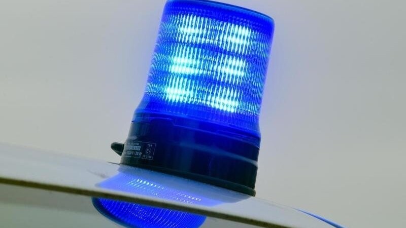 Blaulicht auf einem zivilen Fahrzeug der Polizei. Foto: Patrick Pleul/zb/dpa/Symbolbild