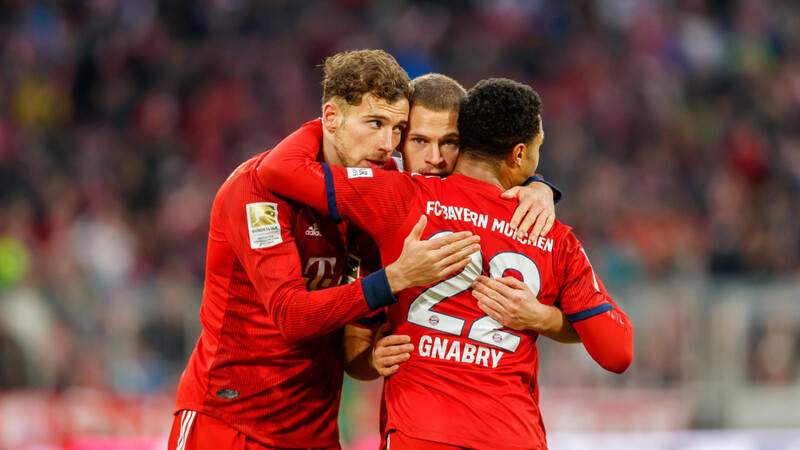 Der FC Bayern gewinnt mit 4:1 gegen den VfB Stuttgart - klicken Sie sich in der Bilderstrecke durch die Noten für die Münchner.