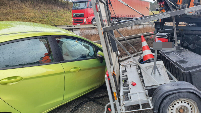 Unfall am frühen Mittwochnachmittag auf der Autobahn A93 bei Regenstauf.