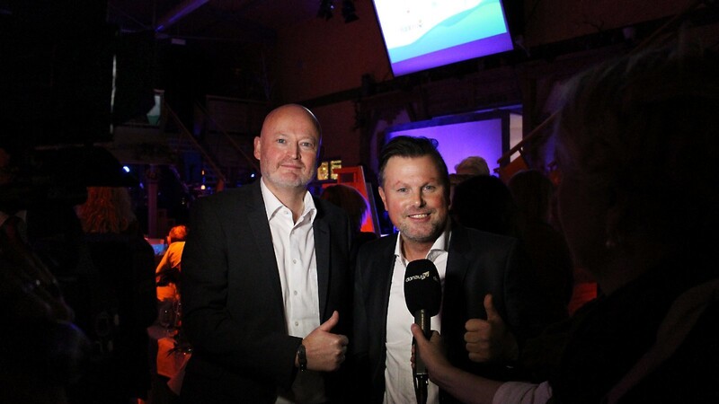 Andreas Lambeck, Geschäftsführer von sonnenklar.TV (links) und DONAU TV-Geschäftsführer Thomas Eckl haben eine intensive Zusammenarbeit vereinbart.