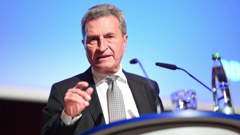 "Ich möchte alle Seiten bitten, im Interesse einer handlungsfähigen Union, sich auf Kompromisslinien zu einigen", appelliert EU-Haushaltskommissar Günther Oettinger.