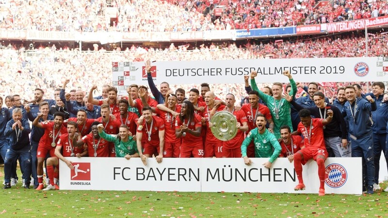 REKORDMEISTER UND MEISTER DER REKORDE: Die Bayern bejubeln ihre siebte Meisterschaft in Folge und den 29. Titelgewinn in der Fußball-Bundesliga insgesamt.