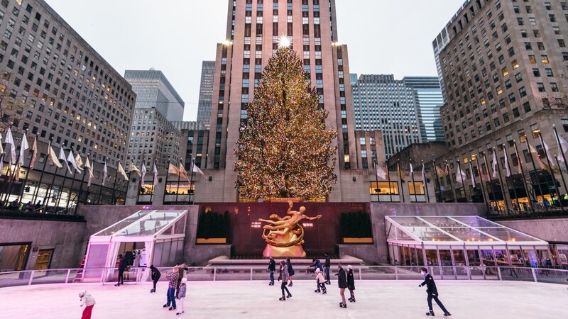 Wenn sich die New Yorker schon eine Kunsteisfläche vor dem Rockefeller Center gönnen (Bild), warum sollte das dann nicht in Landshut möglich sein ? Eine Haltung, auf die sich der Stadtrat mehrheitlich einigen konnte.