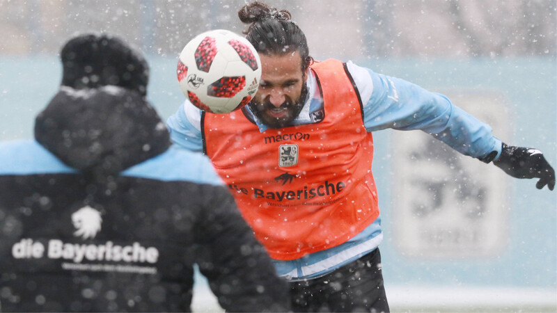 Zoff im Schneegestöber: Adriano Grimaldi beim Training des TSV 1860 am Freitag.
