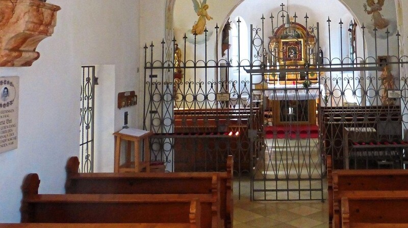 Der Gemeinderat erteilte die Erlaubnis zur Innen- und Außenrenovierung der Nebenkirche Schmerzhafte Mutter in Kolmstein.