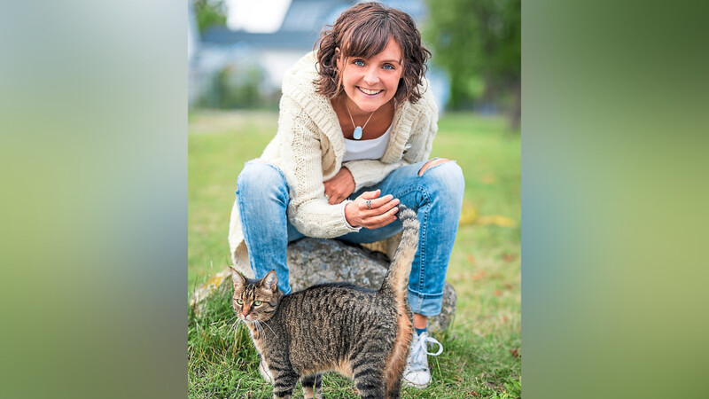 Seit vier Jahren widmet sich Jennifer Genova hauptberuflich der Schauspielerei. Nach jedem Dreh wartet zuhause Katzen-Senior "Mogli" auf sie.