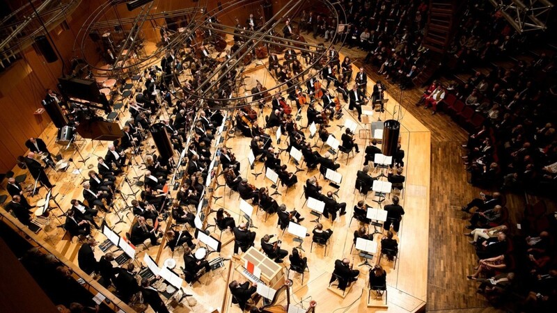 Das Symphonieorchester des Bayerischen Rundfunks auf dem Podium der Philharmonie im Gasteig.