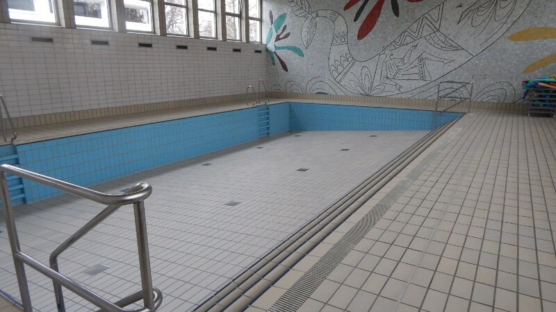Das Lehrbecken der Grundschule St. Wolfgang ist derzeit aus hygienischen Gründen gesperrt.