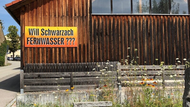 Ja, Schwarzach will Fernwasser. Für den Leitungsbau von Perasdorf nach Hinterdegenberg haben sich gestern die Schwarzacher bei zwei Bürgerentscheiden ausgesprochen.