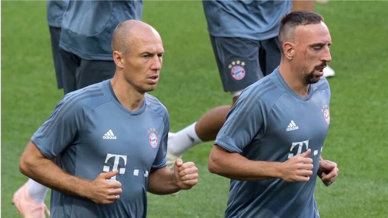 Wieder im Mannschaftstraining des FC Bayern: Arjen Robben (l.) und Franck Ribéry. (Archivbild)