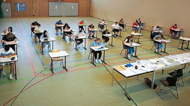 Mit dem Fach Deutsch starteten gestern 23 M 10-Schüler der Mittelschule Plattling in die Abschlussprüfungen.