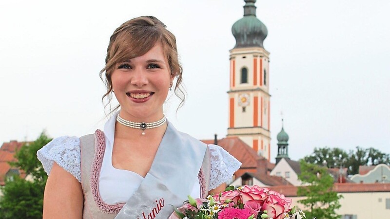 Melanie Hofweber, 20 Jahre jung, aus Kreith regiert als Volksfestkönigin die elf Festtage am Esper.