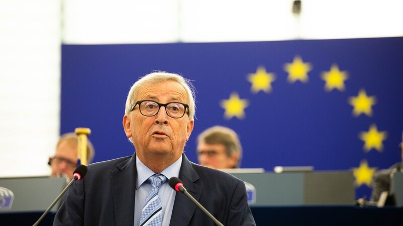 Kommissionspräsident Jean-Claude Juncker verabschiedet sich vom Europäischen Parlament.