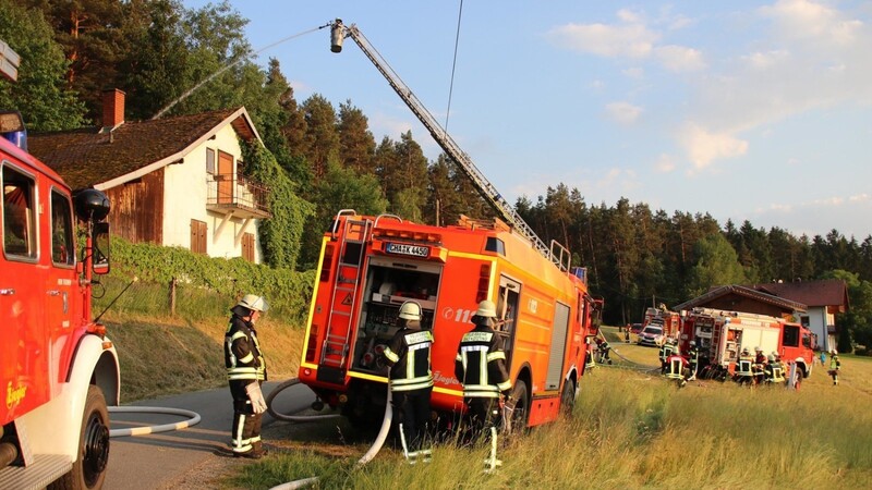 Am Übungsobjekt waren mehrere Feuerwehren in der Brandbekämpfung eingesetzt.
