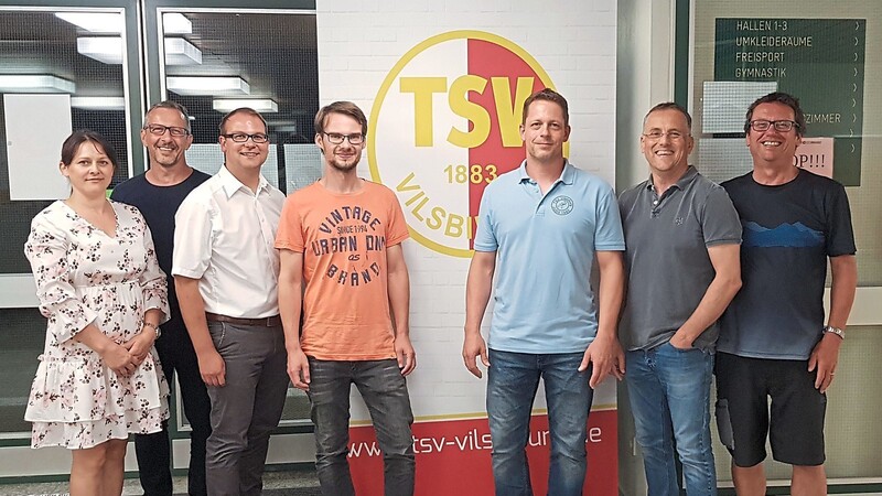Der Vorstandschaft der beiden Abteilungen mit TSV-Vorsitzendem Thomas Schmideder ohne die beiden Sportwarte Alois Aigner und Sakir Kurtovski.