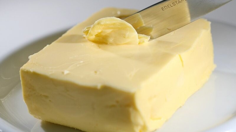 Obwohl sich der Bauernverand so stark gegen Niedrigpreise eingesetzt hat, sinken die Preise für Käse und Butter weiter.