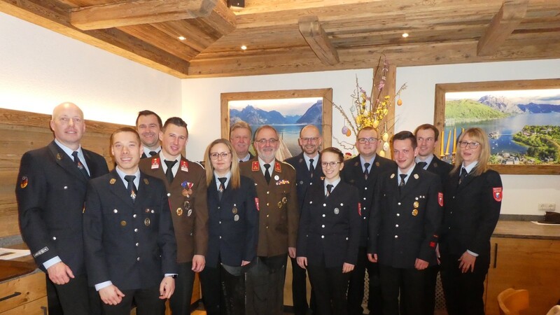 Die Altdorfer Abordnung gratulierte dem bisherigen und neuen Kommandanten