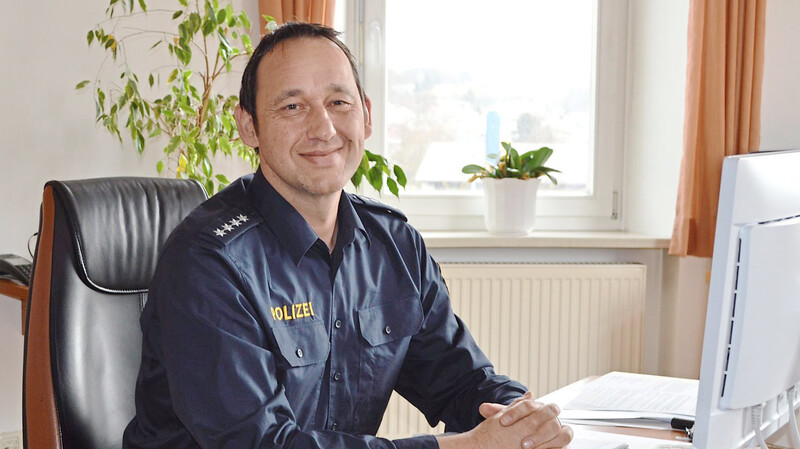 Der neue Dienststellenleiter der Mainburger Polizei, Polizeihauptkommissar Martin Wuchterl, hat sein Büro im Erker der Dienststelle in der Freisinger Straße bezogen.