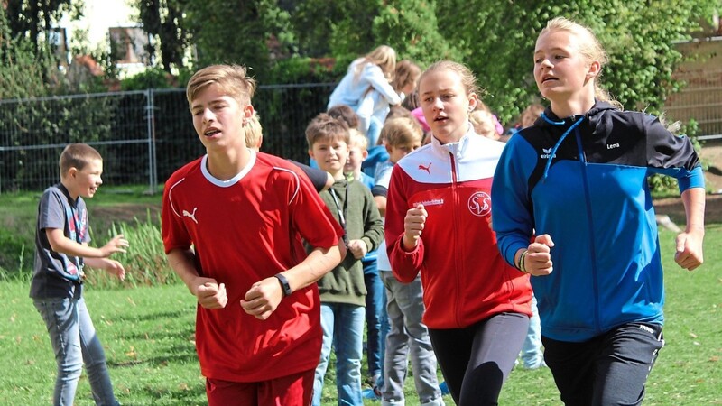 Die Fünftklässler liefen zusammen stolze 660 Runden über den Innenhof und den Park der Mittelschule.