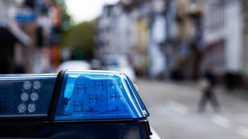 Wegen eines Randalierers musste die Polizei in Passau ausrücken. (Symbolbild)