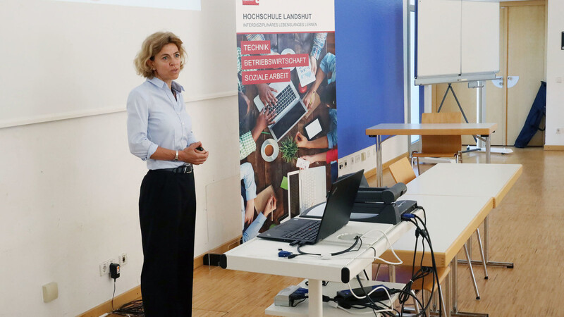 Prof. Dr. Petra Denk referierte bei der Auftaktveranstaltung in Landshut.