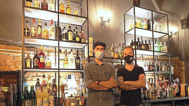 Dominik Kirch (links) und Alexander Heil sind froh, die Brick-Bar am 19. September wieder öffnen zu dürfen - wenn auch nur unter strengen Auflagen.