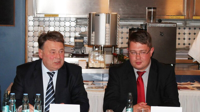 Hotelberufsschule Viechtach. (Foto: Spranger) Minister Helmut Brunner und Landrat Michael Adam beim "Runden Tisch" zur
