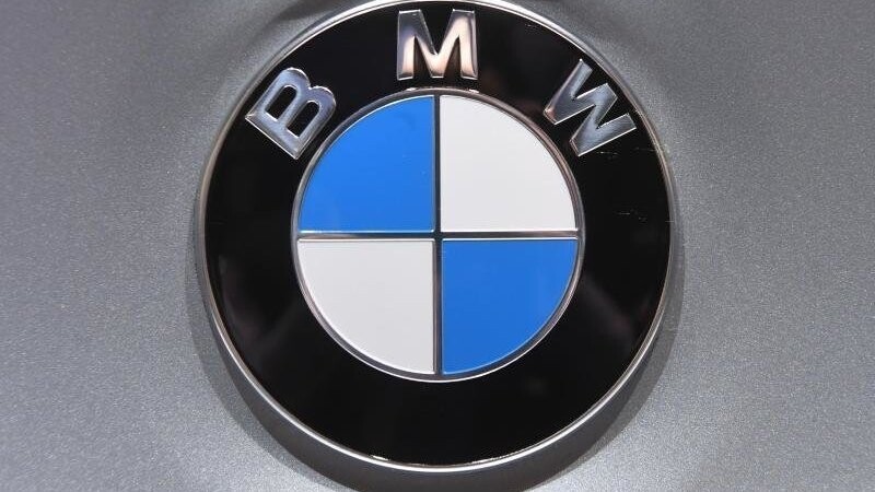 Durch Zahlung eines Millionenbußgelds könnte für BMW das Ermittlungsverfahren um mutmaßlich gefälschte Abgaswerte vorzeitig beendet sein. (Symbolbild)
