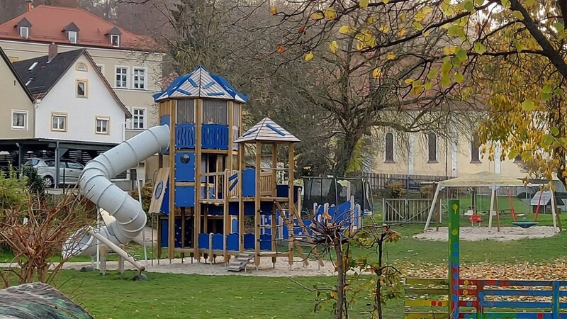 Der Garten des Kinderheims St. Vinzenz wird in den warmen Monaten täglich erst von den Kindergarten- und anschließend von den Heimkindern benutzt.