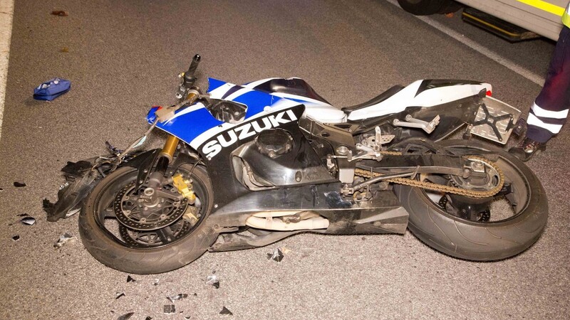 Der Motorradfahrer erlitt bei dem Unfall schwere Verletzungen.