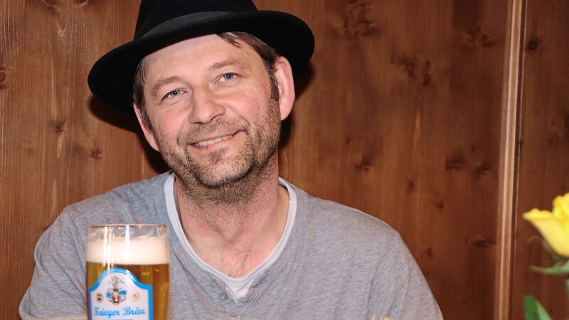 1200 Reime hat Tom Bauer für sein Musical verfasst. Die Zutaten für's Bier spielen eine wichtige Rolle.