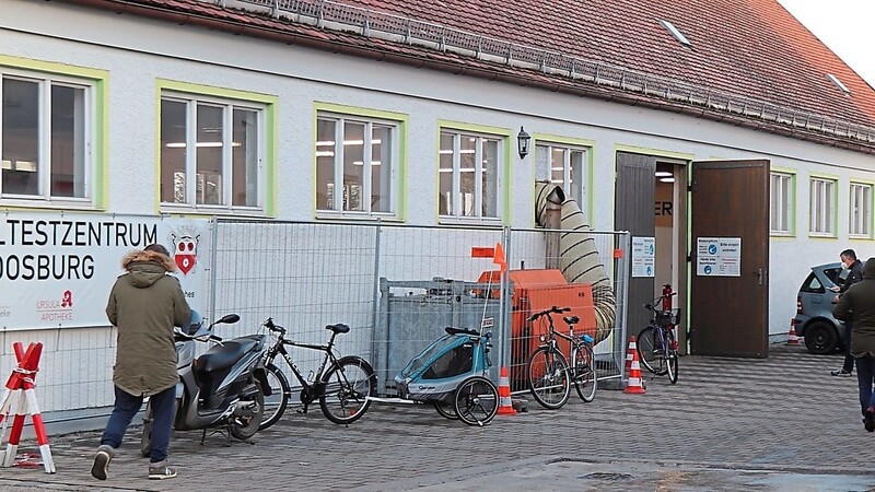 Das Schnelltest-Zentrum befindet sich in der Hopfenhalle in der Stadtwaldstraße 8 in Moosburg.