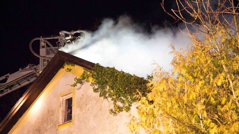 In Essenbach ist am Samstagabend in einem Haus ein Brand ausgebrochen.