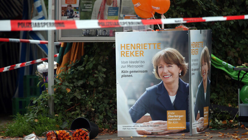 Nach dem Messerangriff auf die neue Kölner Oberbürgermeisterin Henriette Reker wurde der 44-jährige Attentäter jetzt wegen versuchten Mordes angeklagt.