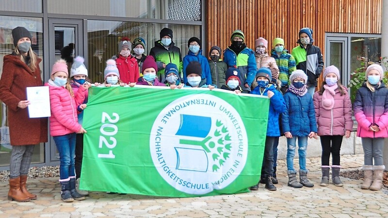 Die Schönthaler Grundschüler freuen sich über die erneute Auszeichnung ihrer Schule als "Umweltschule".