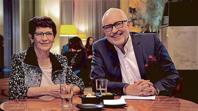 Andreas Bönte im Gespräch mit der früheren Bundesministerin und späteren Präsidentin des Deutschen Bundestags, Rita Süssmuth, während seiner Sendung "Nacht:sicht" im November 2019.