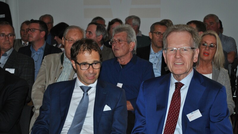 Zur Vertreterversammlung kamen auch Verbandspräsident Dr. Jürgen Gros (l.) und Landrat Josef Hauner.