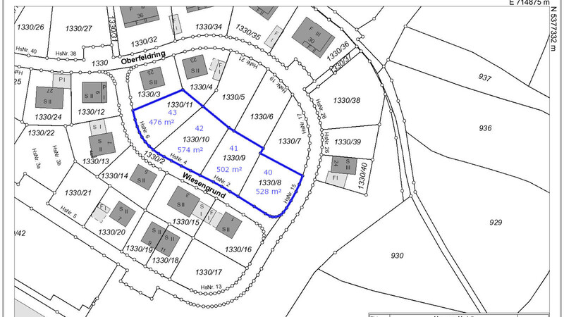 Für die vier Bauparzellen, die hier blau markiert sind, wird am 21. April das Bewerbungsverfahren eröffnet.