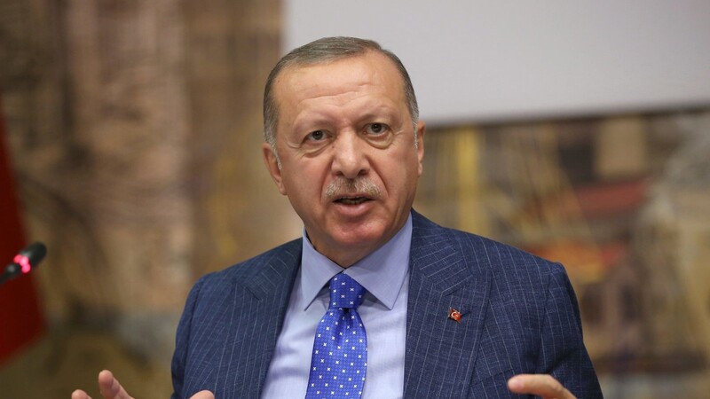 Der türkische Präsident Recep Tayyip Erdogan lässt sich von seinem Anmarsch in Syrien nicht abbringen.