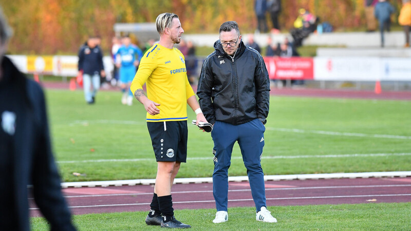 Nachdem bereits vor einiger Zeit bekannt wurde, dass der spielende Co-Trainer Marco Kenneder (l.) den Landesligisten TSV Bogen zum Saisonende verlassen wird, folgt nun auch Chefcoach Manfred Stern (r.) aus privaten Gründen.