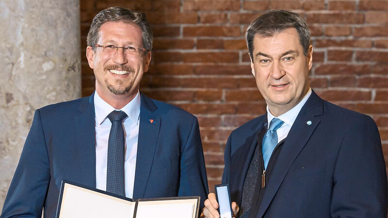 Ulrich Schultes erhielt die Auszeichnung für sein Engagement im Steno-Verein.