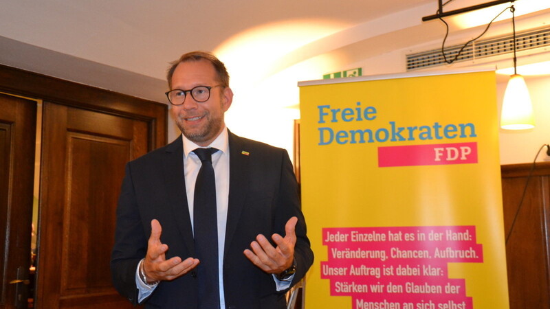 Frank Schräder wurde mit 19 Jastimmen bei zwei Enthaltungen zum neuen Vorsitzenden des FDP-Kreisverbandes Landshut-Stadt gewählt.