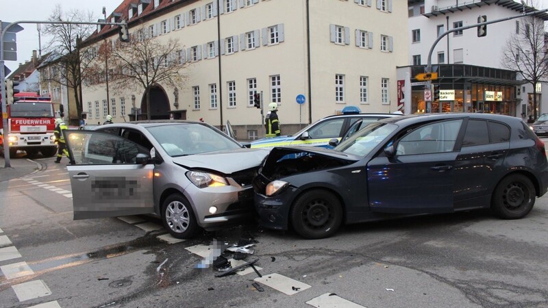 Bei dem Unfall in der Gabelsbergerstraße waren laut Polizeiangaben zwei Menschen verletzt worden.