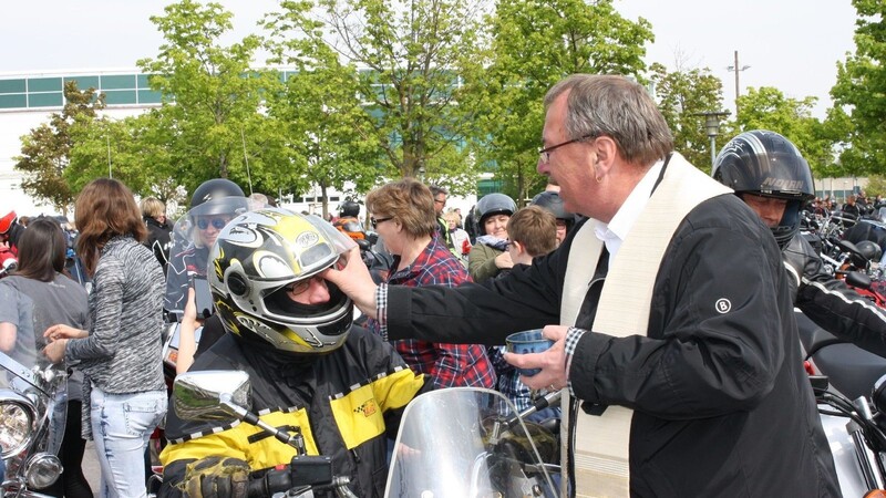 In Straubing fand am Montag der 21. ökumenische Gottesdienst für Motorradfahrer statt. Nach dem Gottesdienst gibt es traditionell einen Korso durch die Innenstadt.