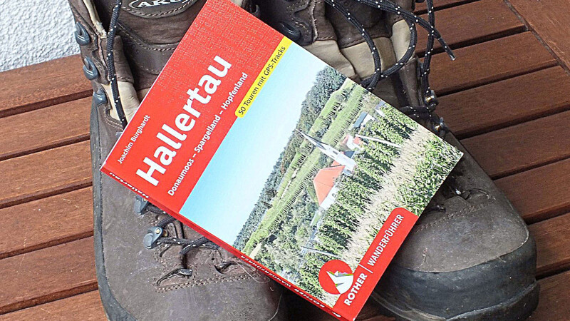 Druckfrisch: Der Wanderführer "Hallertau" aus dem Rother-Verlag ist jetzt zu bekommen.