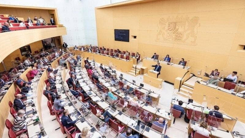 Blick in den Plenarsaal des Landtags von Bayern. (Archivbild)