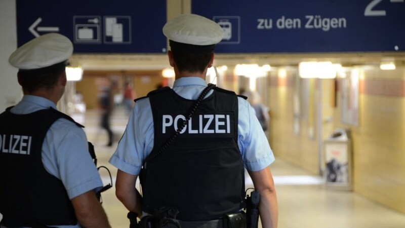 Eine Streife der Deutsche Bahn Sicherheit nahm sich zunächst am Bahnsteig des Sachverhaltes an.