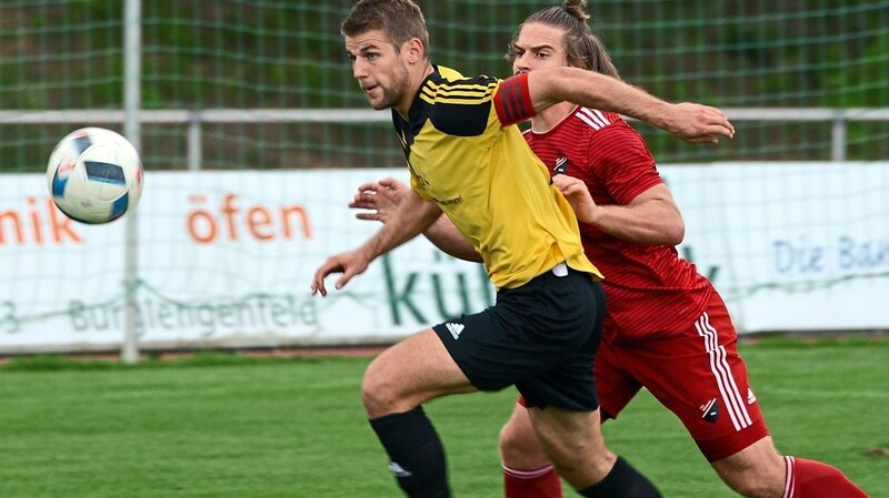 Die lange Erfolgsserie von Landesliga-Aufsteiger TSV Seebach (rotes Trikot) ging mit der 1:3-Heimniederlage gegen den TSV Kareth-Lappersdorf am Samstag zu Ende.