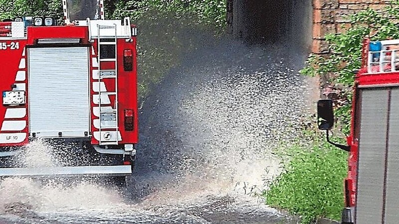 Auch die Feuerwehr in Ergoldsbach musste in der Vergangenheit immer öfter wegen Überflutungen durch Starkregen ausrücken.